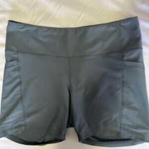 Old Navy bike shorts size XXL